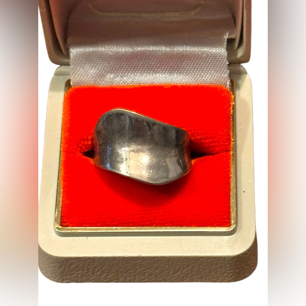 Elegant Sterling Silver 925 Wave Modernist Ring